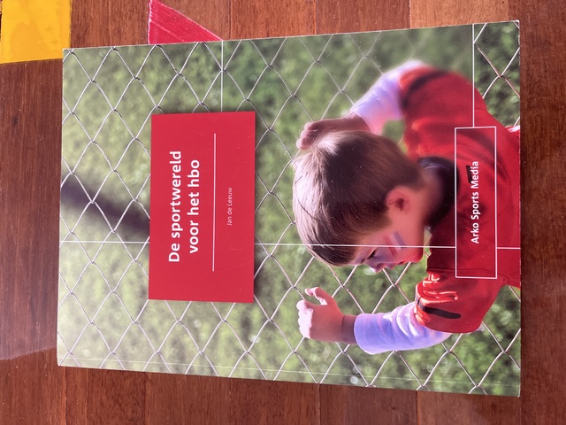 9789054721666-De-sportwereld-voor-het-hbo