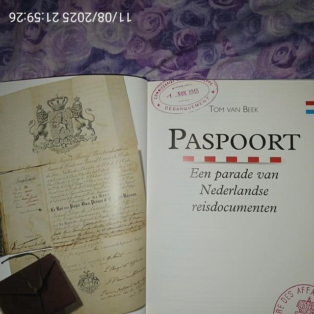 9789080234017-Paspoort-parade-nederlandse-reisdocumenten