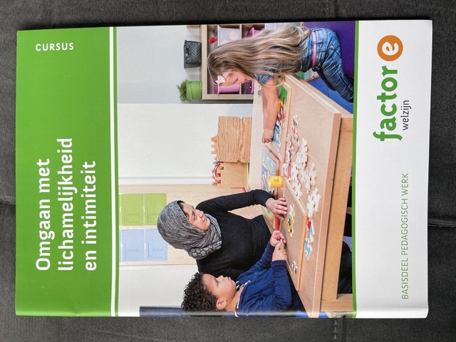 9789037233704-Omgaan-met-lichamelijkheid-en-intimiteit