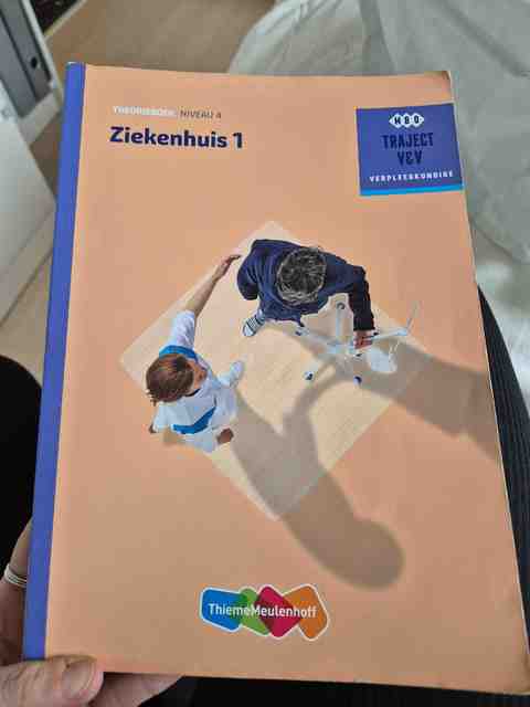 9789006910377-Ziekenhuis-1-niveau-4-Theorieboek