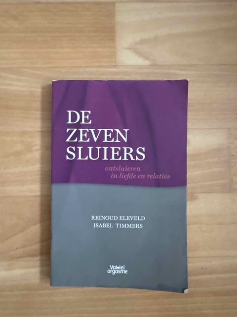 9789083111919-De-zeven-sluiers