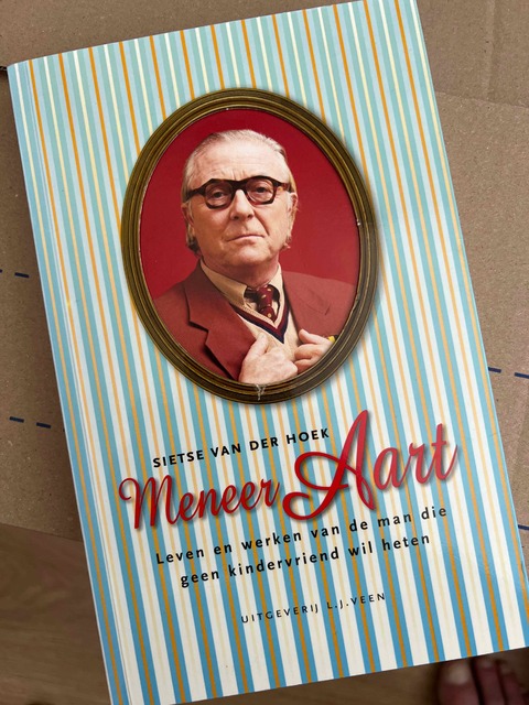 9789020403589-Meneer-Aart-blauworanje-omslag