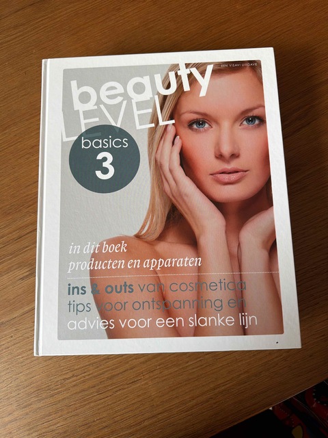 9789491277108-Beauty-Level-Basics-3-Producten-en-apparaten