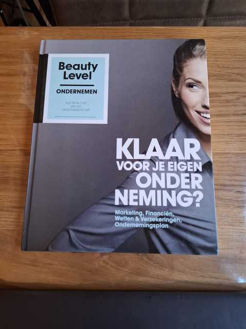 9789492548078-Beauty-Level-Basisboek-Ondernemen-leerboek-niet-los-verkrijgbaar