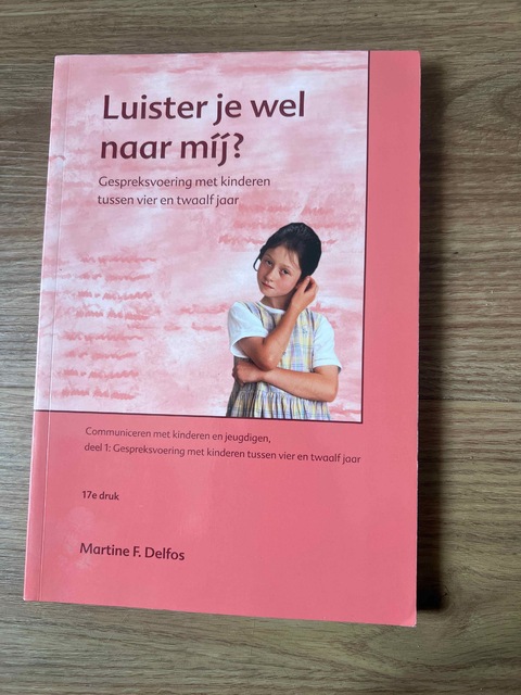 9789088505102-Luister-je-wel-naar-mij