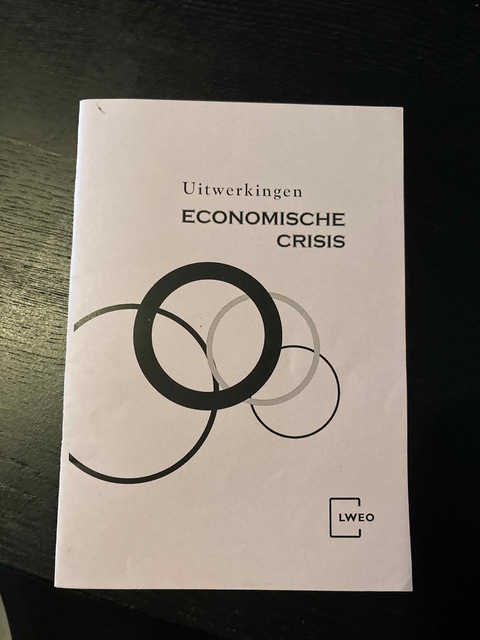 9789461102515-Economische-crisis-vwo-2017-uitwerkingen