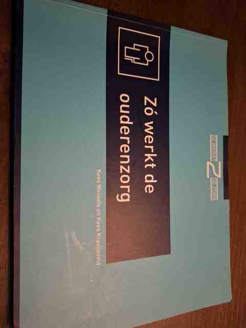 9789082686524-Zo-werkt-de-ouderenzorg