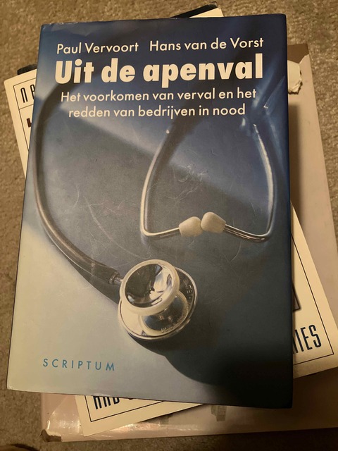 9789055945061-Uit-De-Apenval