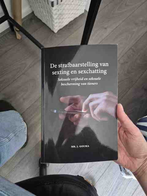 9789088632518-De-strafbaarstelling-van-sexting-en-sexchatting