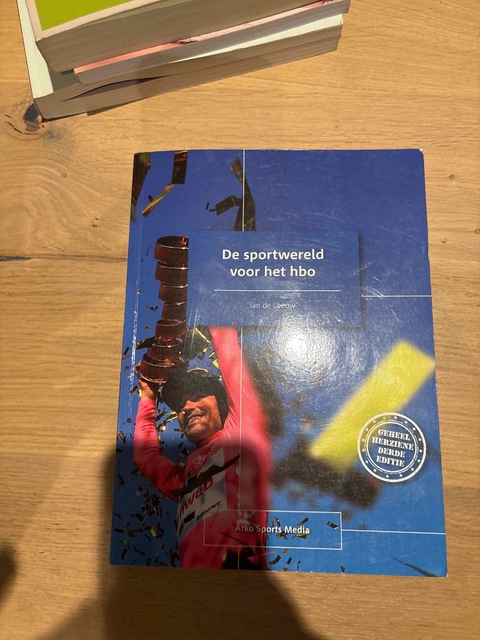 9789054724117-De-sportwereld-voor-het-hbo