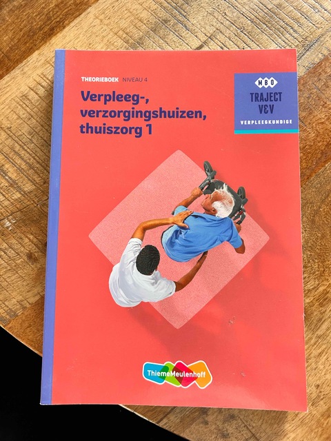 9789006910414-Verpleeg-verzorgingshuizen-thuiszorg-1-niveau-4