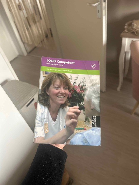 9789001150150-LOGO-Competent-persoonlijke-zorg-voor-verzorgenden-deel-Theorieboek-CD-ROM