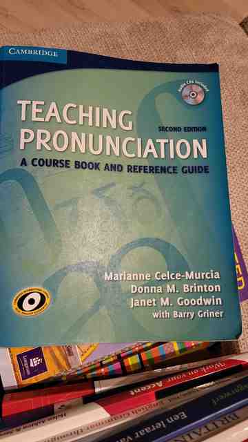 9780521729765-Teaching-Pronunciation-A-Course-Book-and-Reference-Guide-%5BWith-CD-Audio%5D