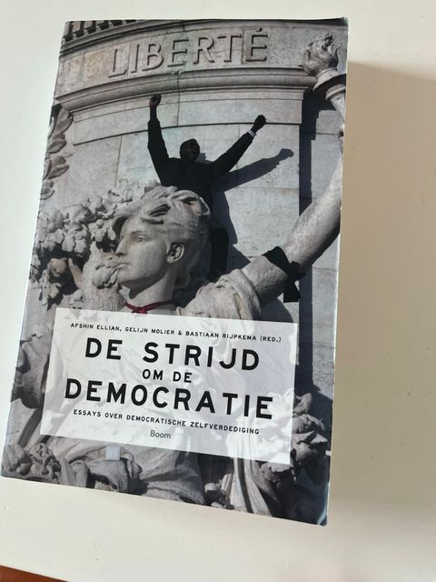 9789024411634-De-strijd-om-de-democratie