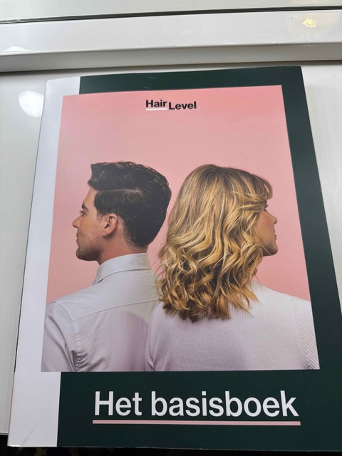 9789492548382-Hair-Level-Basis