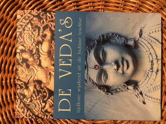 9789057645402-De-Vedas--Tijdloze-wijsheid-uit-de-Indiase-traditie