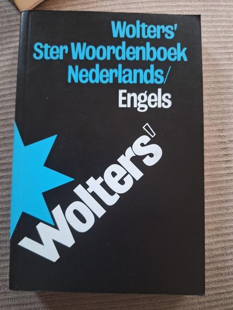9789001813055-Wolters-ster-woordenboek-NederlandsEngels