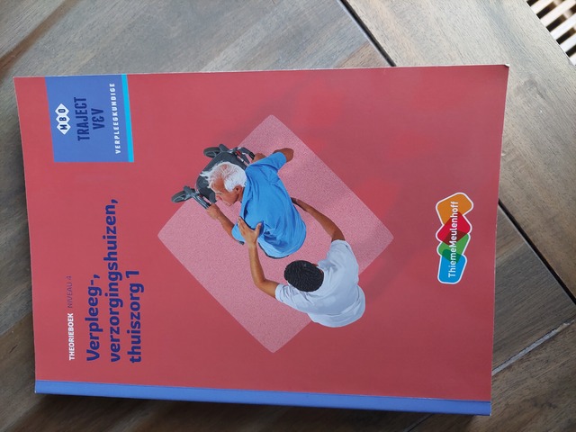9789006910414-Verpleeg-verzorgingshuizen-thuiszorg-1-niveau-4