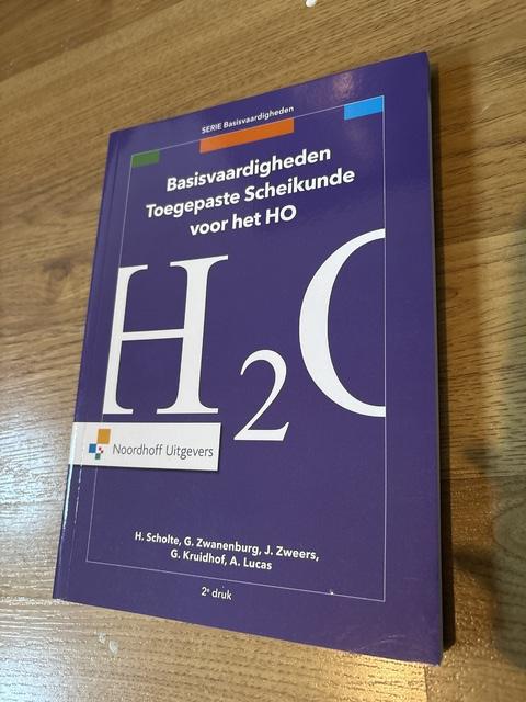 9789001874476-Basisvaardigheden-toegepaste-scheikunde-voor-het-HO