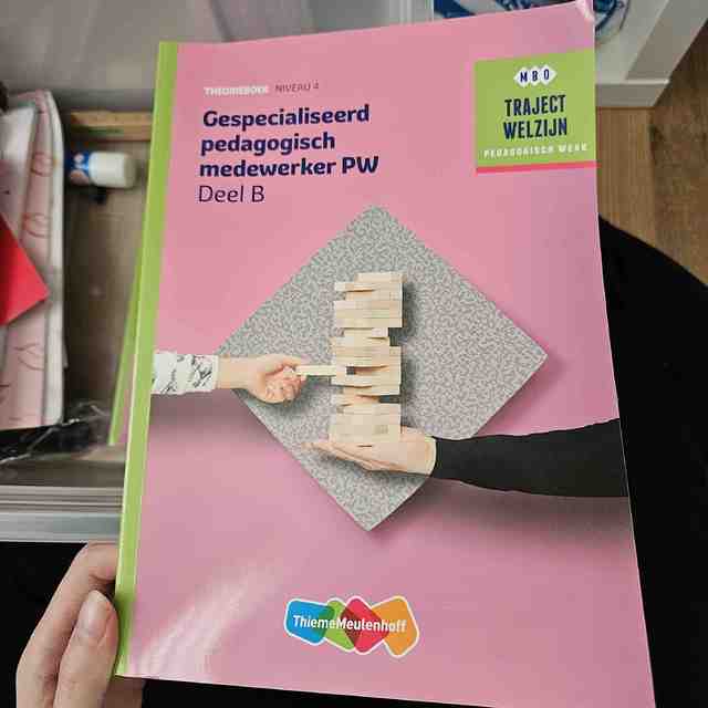 9789006622270-Gespecialiseerd-pedagogisch-medewerker-PW-A-Theorieboek-niveau-4