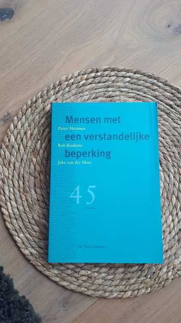 9789492333100-Mensen-met-een-verstandelijke-beperking-Praktijkleerboek-niveau-4-en-5