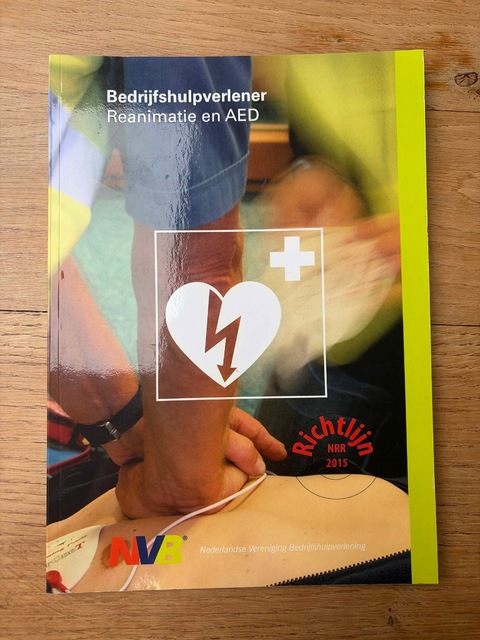 9789490100230-Bedrijfshulpverlener-Reanimatie-en-AED