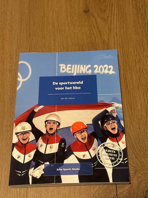 9789054724711-De-sportwereld-voor-het-hbo