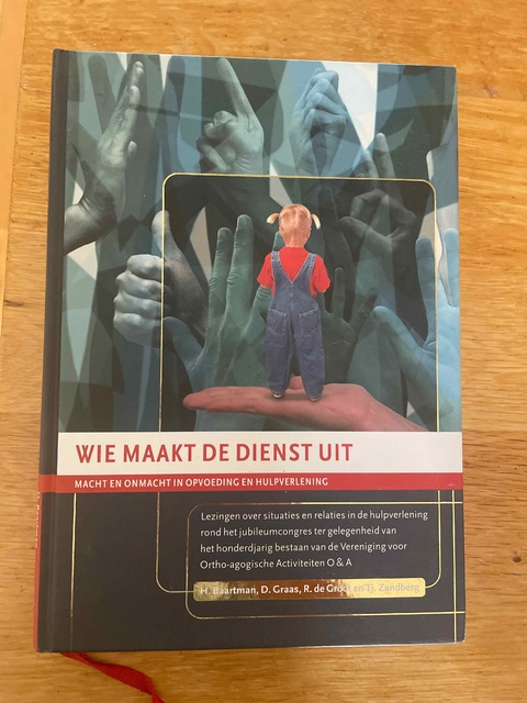 9789077834015-Wie-maakt-de-dienst-uit-
