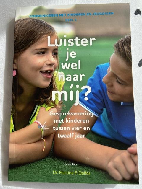 9789085600992-Luister-je-wel-naar-mij