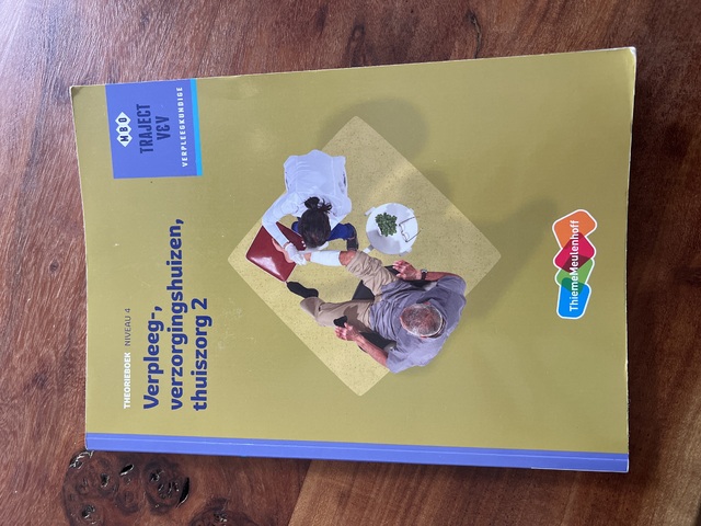 9789006910421-Verpleeg-Verzorgingshuizen-Thuiszorg-2--niveau-4-Theorieboek