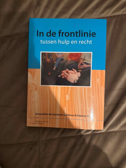 9789046901137-In-de-frontlinie-tussen-hulp-en-recht