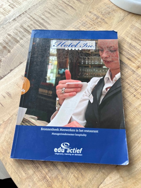 9789037207736-Hotel-inc.-Meewerken-in-het-restaurant-Bronnenboek