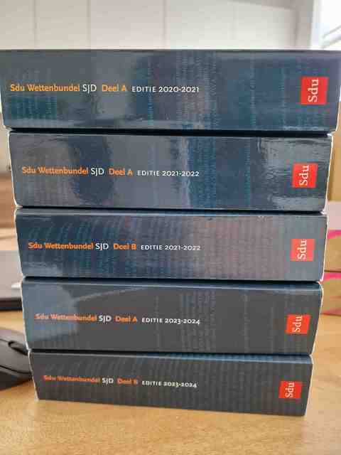 9789012407243-Sdu-Wettenbundel-Sociaal-Juridische-Dienstverlening-2021-2022-set-2-delen
