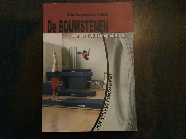 9789076837239-De-Bouwstenen-van-het-turnen-op-school