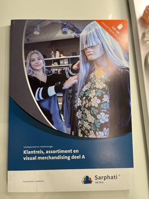 9789463971614-Klantreis-assortiment-en-visual-merchandising-folio