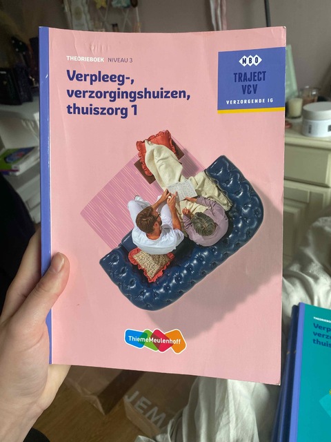 9789006910254-Verpleeg-verzorgingshuizen-thuiszorg-1-niveau-3-Theorieboek
