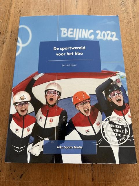 9789054724711-De-sportwereld-voor-het-hbo