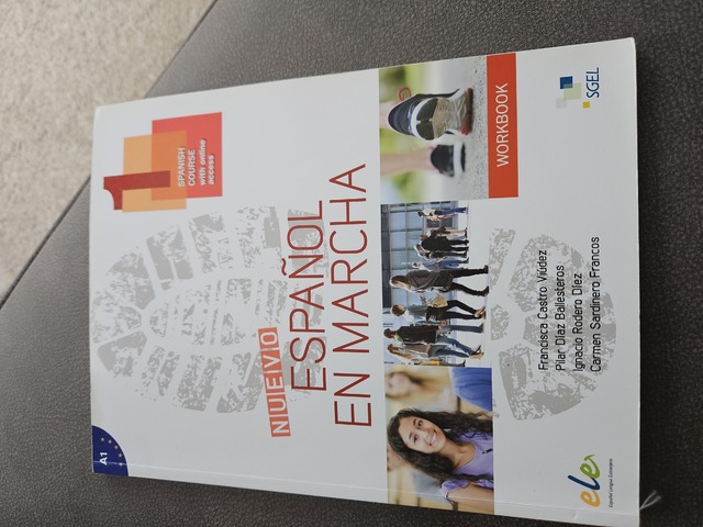 9789462935952-Nuevo-espa%C3%83%C2%B1ol-en-marcha-para-hablantes-de-ingles-Nivel-A-1-cuaderno-de-ejercicios-online-mp3