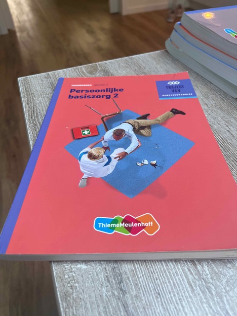 9789006910322-Persoonlijke-basiszorg-Theorieboek-Niveau-4