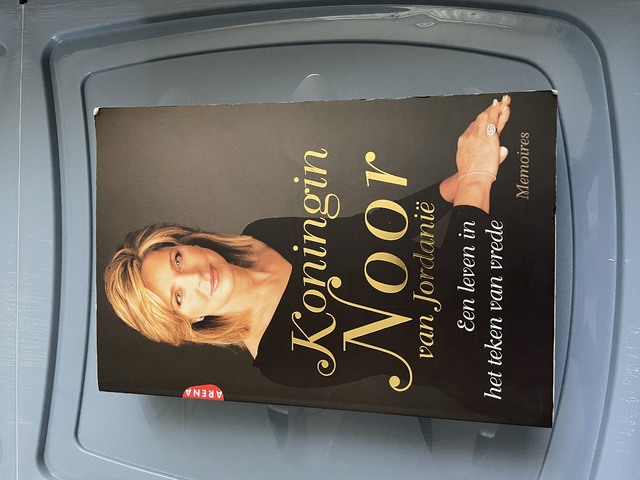 9789069744063-Koningin-Noor-van-Jordanie-Een-leven-in-het-teken-van-vrede