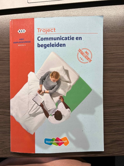 9789006953442-Communicatie-en-begeleiden-Niveau-4-mbo-verpleegkundige