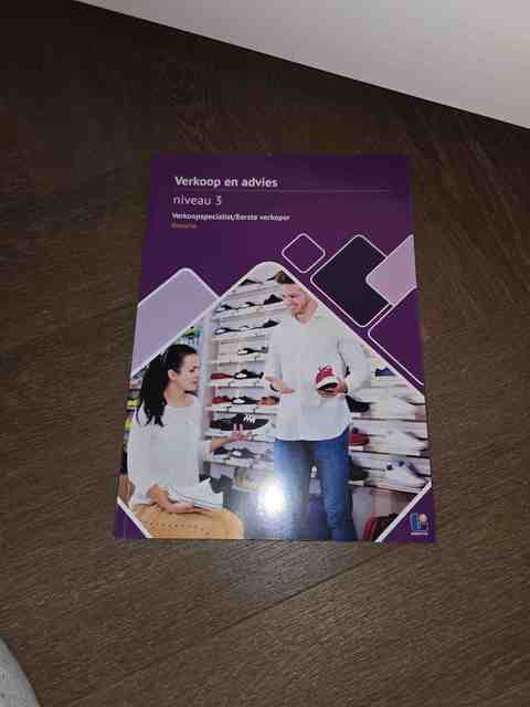 9789461719164-Verkoop-en-advies-Verkoopspecialisteerste-verkoper-niveau-3-Theorieboek