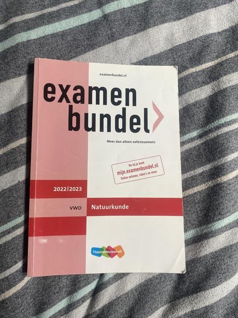 9789006639858-Examenbundel-vwo-Natuurkunde-20222023
