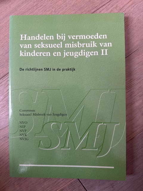 9789023230106-Handelen-bij-vermoeden-van-seksueel-misbruik-van-kinderen-en-jeugdigen-II-de-richtlijnen-SMJ-in-de-praktijk-druk-1