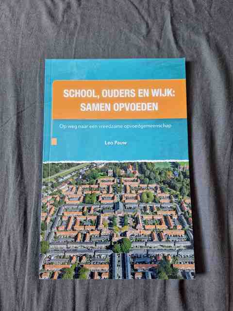 9789088508677-School-ouders-en-wijk-samen-opvoeden