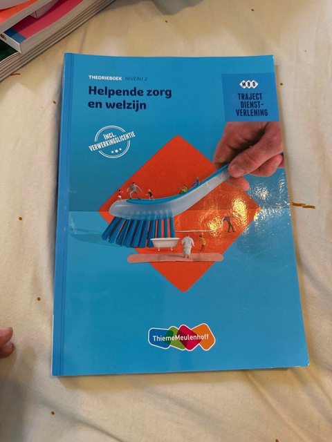 9789006504026-Traject-Combipakket-Dienstverlening-Helpende-Zorg-en-welzijn-niveau-2-boek-en-verwerkingslicentie-1-jaar