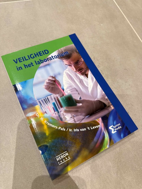 9789491764387-Veiligheid-in-het-laboratorium