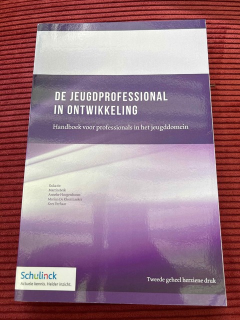 9789013135862-De-jeugdprofessional-in-ontwikkeling