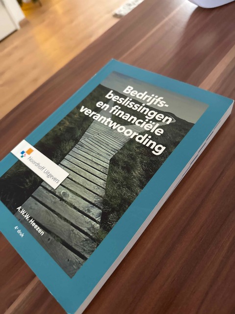9789001829698-Bedrijfsbeslissingen-en-financiele-verantwoording-4e-editie