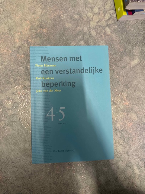9789492333100-Mensen-met-een-verstandelijke-beperking-Praktijkleerboek-niveau-4-en-5